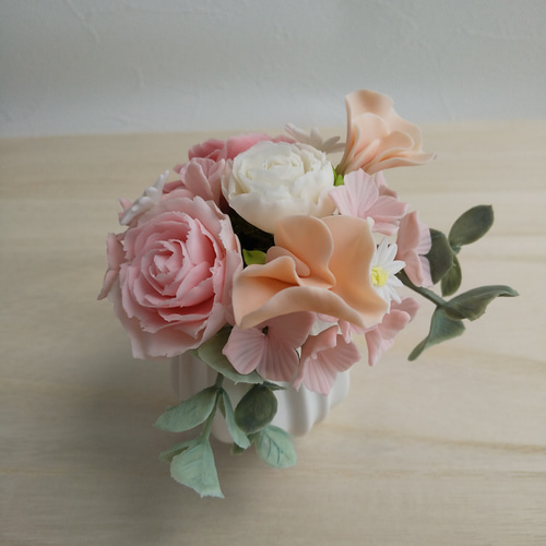 粘土の花 バラとスイートピーのピンク系ミニフラワーアレンジメント