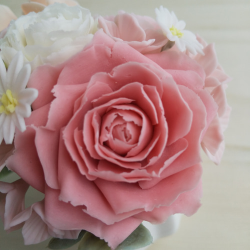 粘土の花 バラとスイートピーのピンク系ミニフラワーアレンジメント