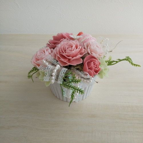 粘土の花 　かわいいスイーツピンクのバラフラワーアレンジメント　樹脂粘土