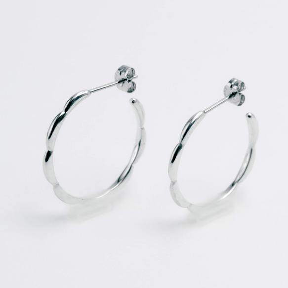 Ripple Earrings M Platinum 1枚目の画像