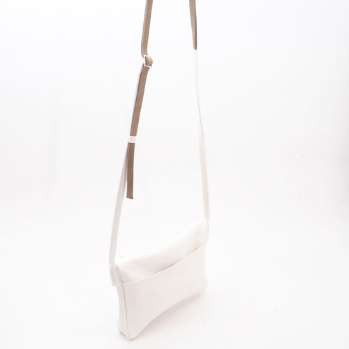 即納＞レザーサコッシュ（白）/カンガルー革/サコッシュ