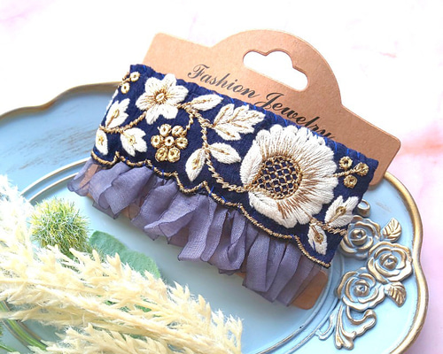 ネイビーのインド刺繍リボンのヘアバレッタ（金具7センチ）新色新柄