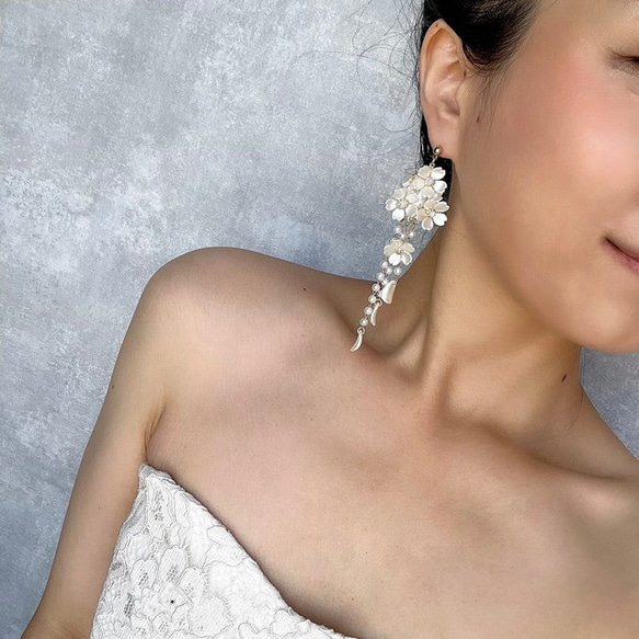 fun フラワーチェーンウェディングピアス/ 大人花嫁 イヤリングに加工金属アレルギー対応 結婚式 発表会 2枚目の画像