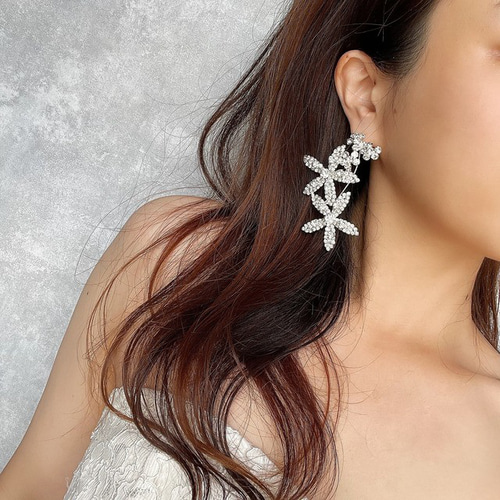 pepe フラワー大ぶりウェディングピアス/ 大人花嫁 イヤリングに加工