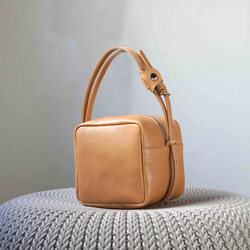 NUME・キューブポシェット◎２WAY機能・内装キーホルダー付き：ポケット機能充実しています。全5色★ 1枚目の画像