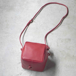 NUME-RED・キューブポシェット◎２WAY機能・内装キーホルダー付き：ポケット機能充実しています。全5色★ 9枚目の画像