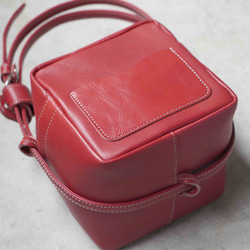 NUME-RED・キューブポシェット◎２WAY機能・内装キーホルダー付き：ポケット機能充実しています。全5色★ 6枚目の画像