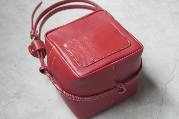 NUME-RED・キューブポシェット◎２WAY機能・内装キーホルダー付き：ポケット機能充実しています。全5色★ 6枚目の画像