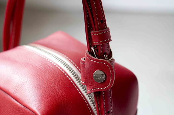 NUME-RED・キューブポシェット◎２WAY機能・内装キーホルダー付き：ポケット機能充実しています。全5色★ 5枚目の画像