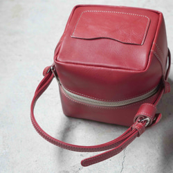 NUME-RED・キューブポシェット◎２WAY機能・内装キーホルダー付き：ポケット機能充実しています。全5色★ 3枚目の画像