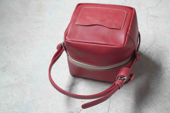 NUME-RED・キューブポシェット◎２WAY機能・内装キーホルダー付き：ポケット機能充実しています。全5色★ 3枚目の画像