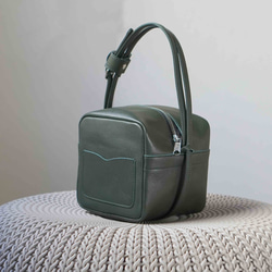 NUME-GREEN・キューブポシェット◎２WAY機能・内装キーホルダー付き：ポケット機能充実しています。全5色★ 2枚目の画像