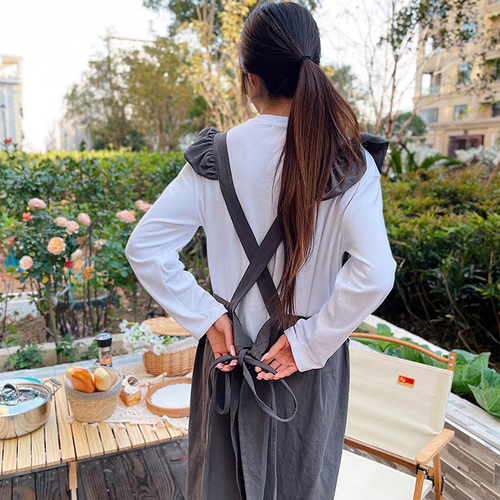 フリル付き　エプロン グレー 防水エプロン 肩フリル 綿 ブラックストラップ ポケット付き