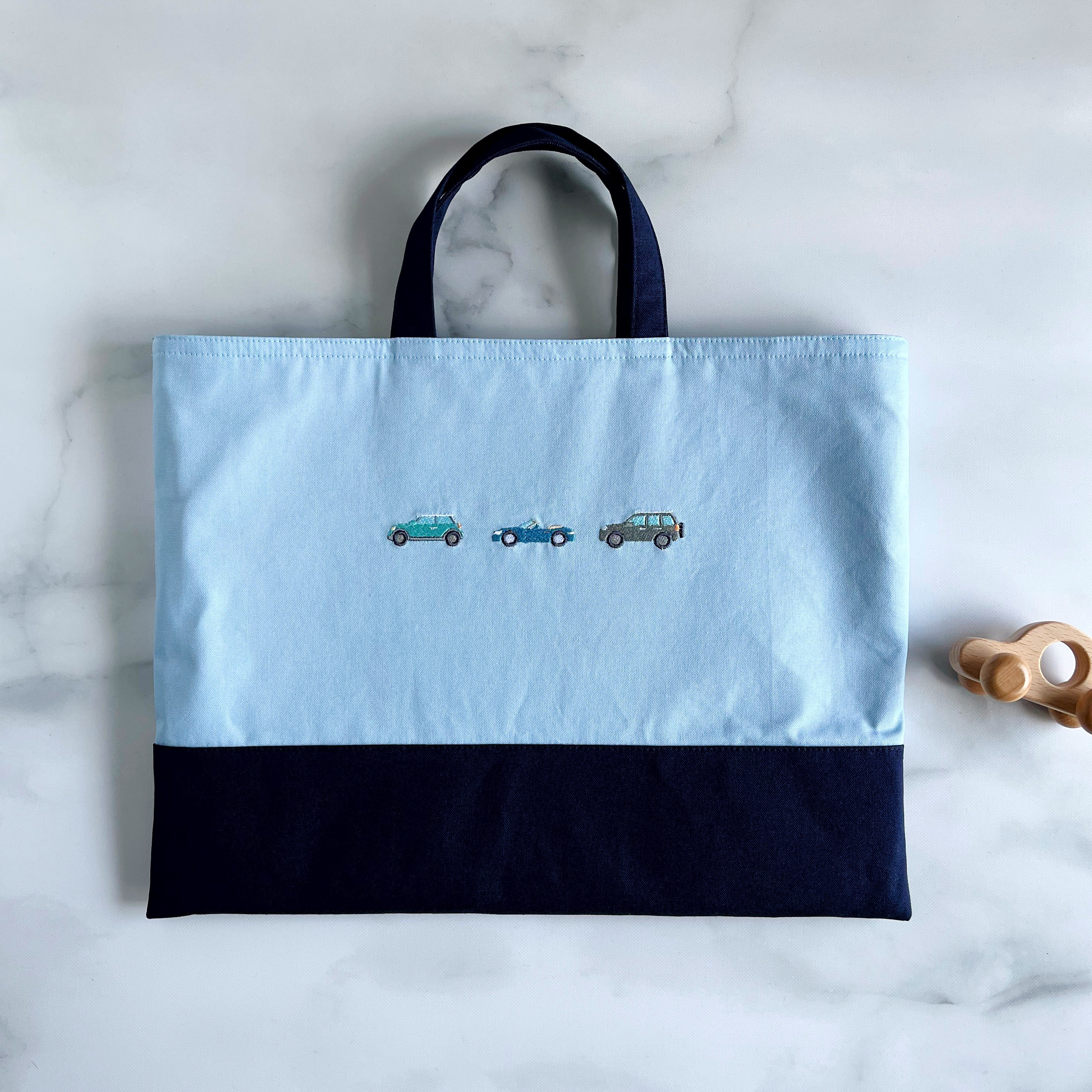 名入れOK【普通・大マチ】水色・車の刺繍・レッスンバッグ・男の子・マチあり・マチなし・入園入学・裏地あり・サイズオーダー