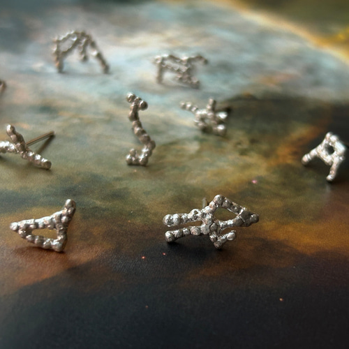 12星座・獅子座のピアス(片耳)【Constellations pierce -Leo-】 ピアス