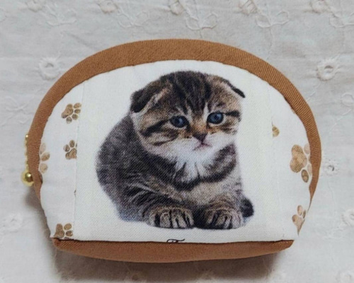 ハンドメイド、猫ちゃん柄の小さなポーチ、小銭入れ、黒のバイアス 