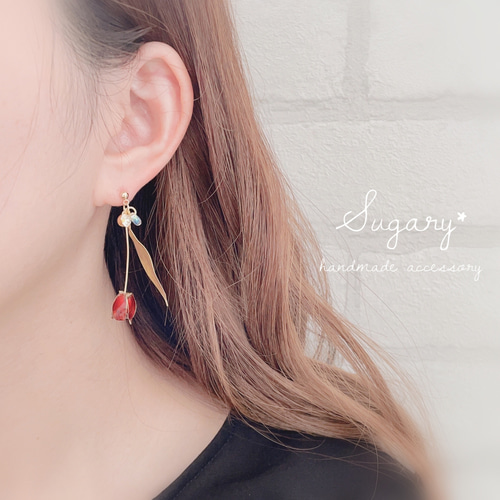 ディップフラワーのチューリップピアス イヤリング ピアス（スタッド 