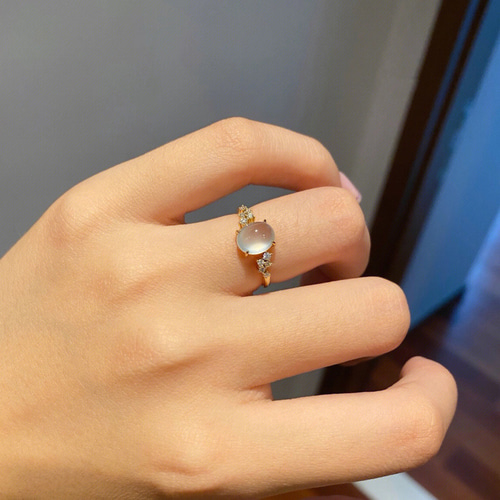 ピンクムーンストーンリング存在感あります。k9(9金)刻印です。 ピンクムーンストーンリング存在感あります。k9(9金)刻印です