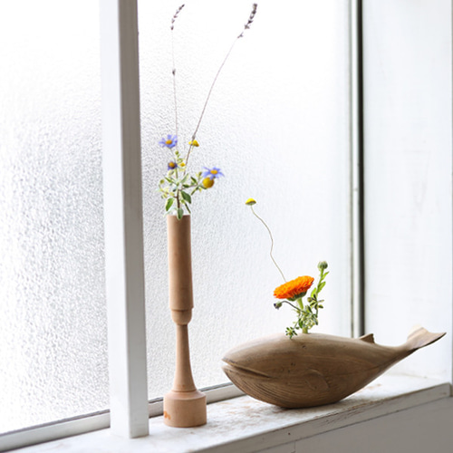 夏SALE 天然無垢ウッド 木彫り 一輪挿し くじらさんの花吹き