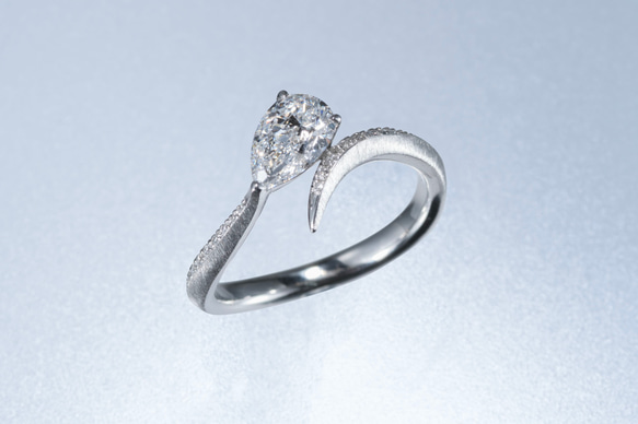 ペアシェイプダイヤモンドのリング JE01366 1枚目の画像