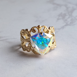 Trillian 高品質水晶夢幻戒指，閃耀極光色｜三角大寬均碼公主 第3張的照片