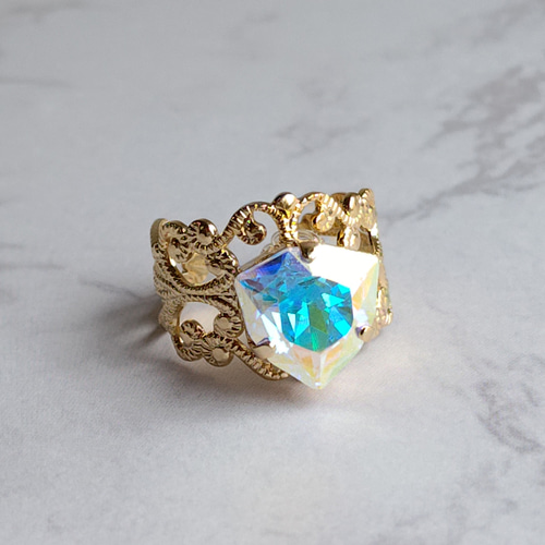 オーロラ色に輝く トリリアント 高品質クリスタル ファンタジー調