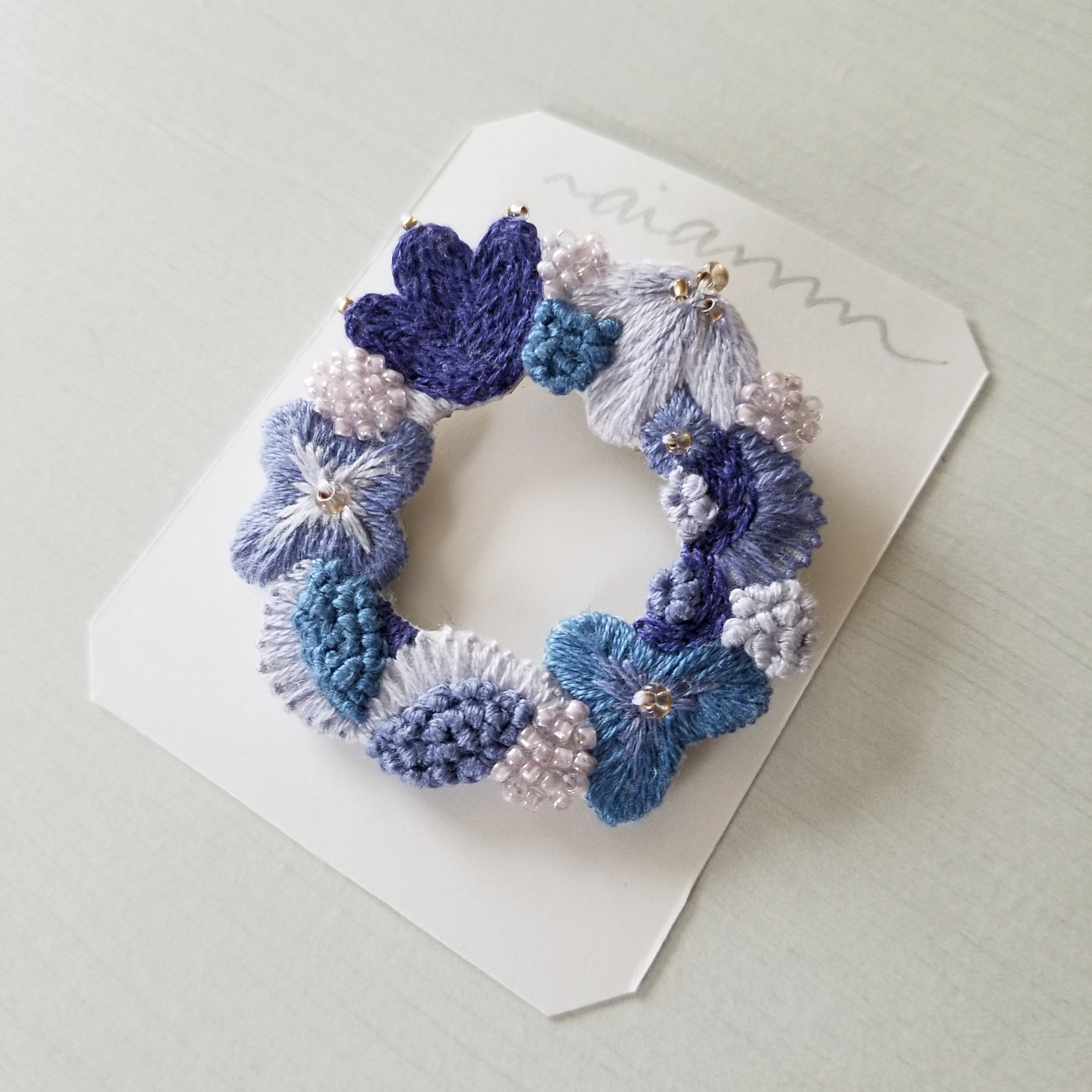 (週末のみSale)立体刺繍 リースブローチ (週末のみSale)立体刺繍 リースブローチ