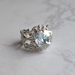 銀色色調 | 華麗高品質水晶夢幻戒指 | 三角形大寬哥德式 第1張的照片