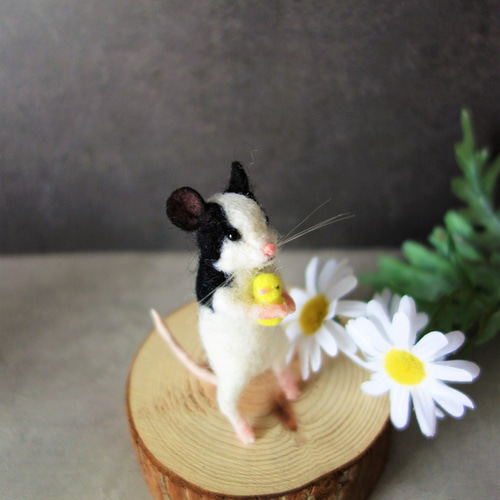 小さな子供のパンダマウス（立ち） ねずみ ヒヨコ ドール 羊毛フェルト