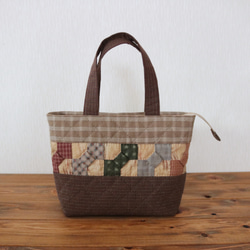 パッチワークキルトのミニトートバッグ（ボータイ） トートバッグ