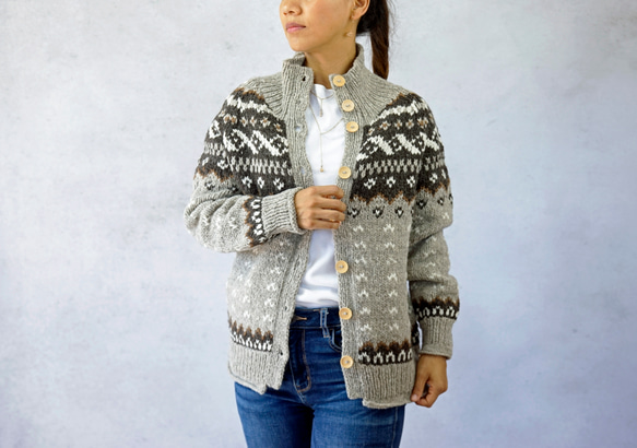 ★SALE【即納可】ウール・ノルディック柄・ハイネックカーディガン（N-430084-グレー）・ペルーニット 