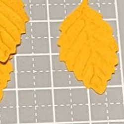 【送料込み】クラフトパンチ・リーフ型秋色・２００枚セット 5枚目の画像