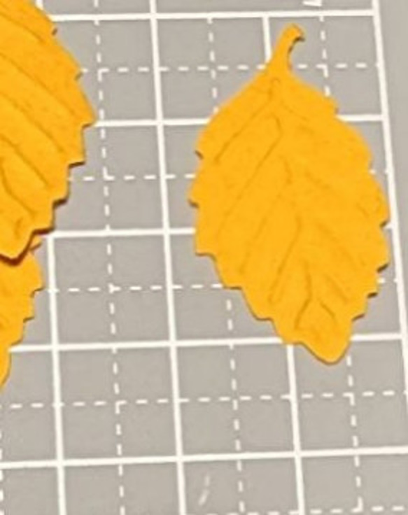 【送料込み】クラフトパンチ・リーフ型秋色・２００枚セット 5枚目の画像