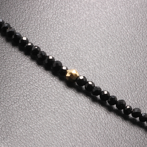 コンビネーションが最高】K18ビーズ カットオニキス ヘマタイト 磁気