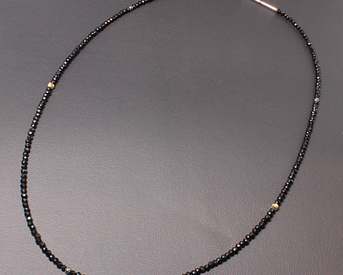 コンビネーションが最高】K18ビーズ カットオニキス ヘマタイト 磁気