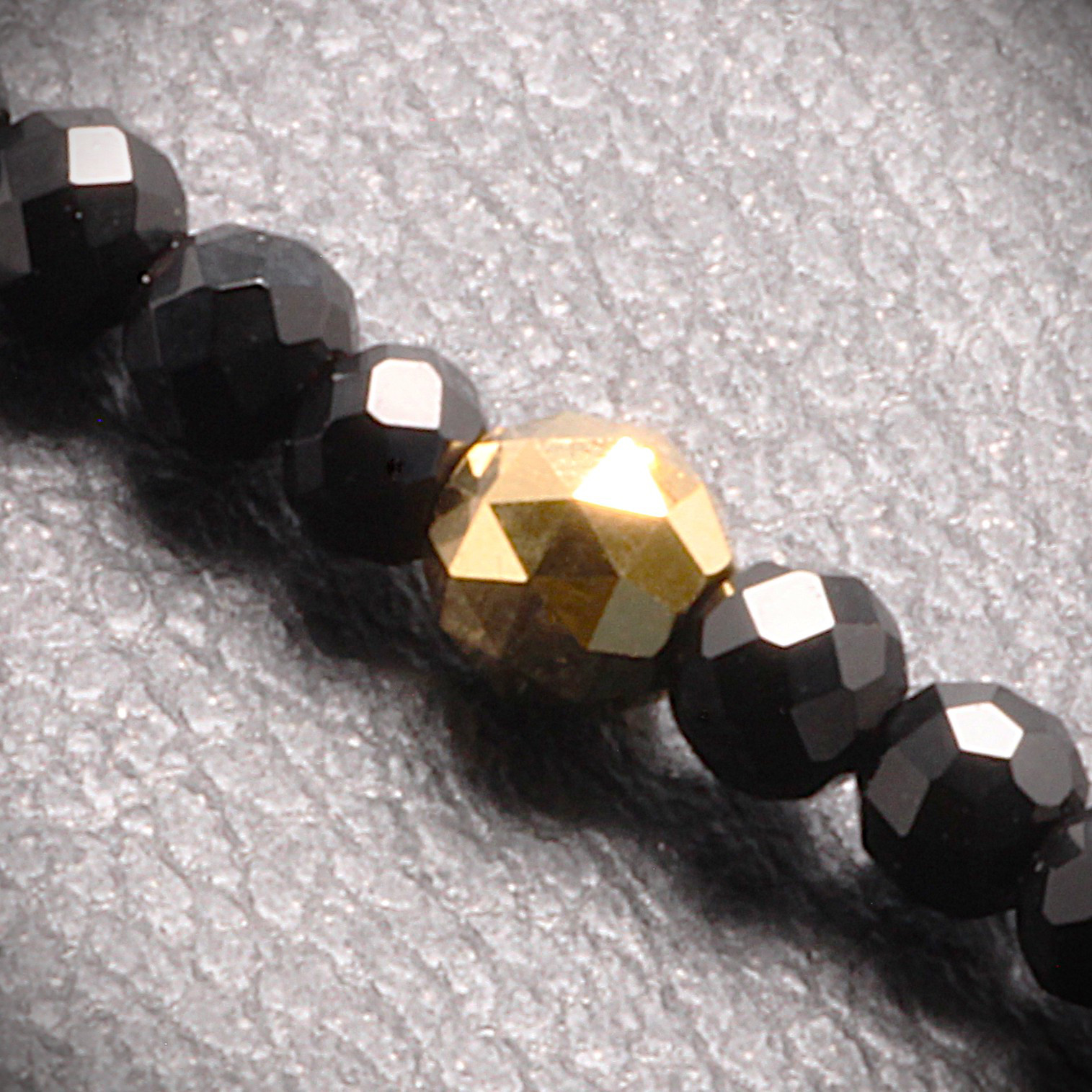 【コンビネーションが最高】K18ビーズ カットオニキス ヘマタイト 磁気 ネックレス ＳＰＫｎ２ 最高の贈り物