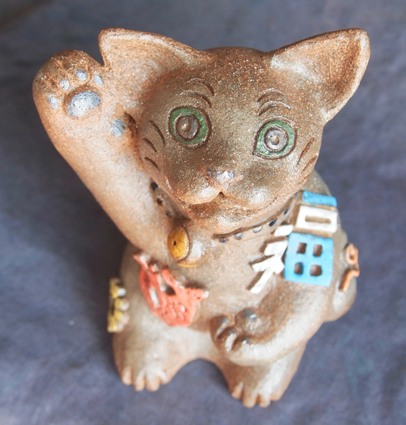 招き猫-縁起物づくし　陶器製一点もの 5枚目の画像
