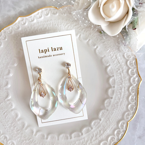 薔薇とオーロラ滴パールのイヤリング