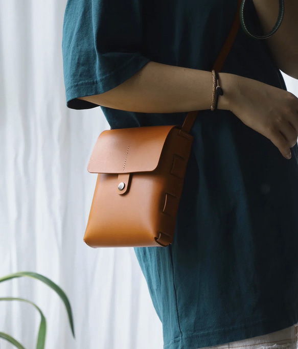 本革 フラットショルダー スマホレザーショルダーバッグ レザー