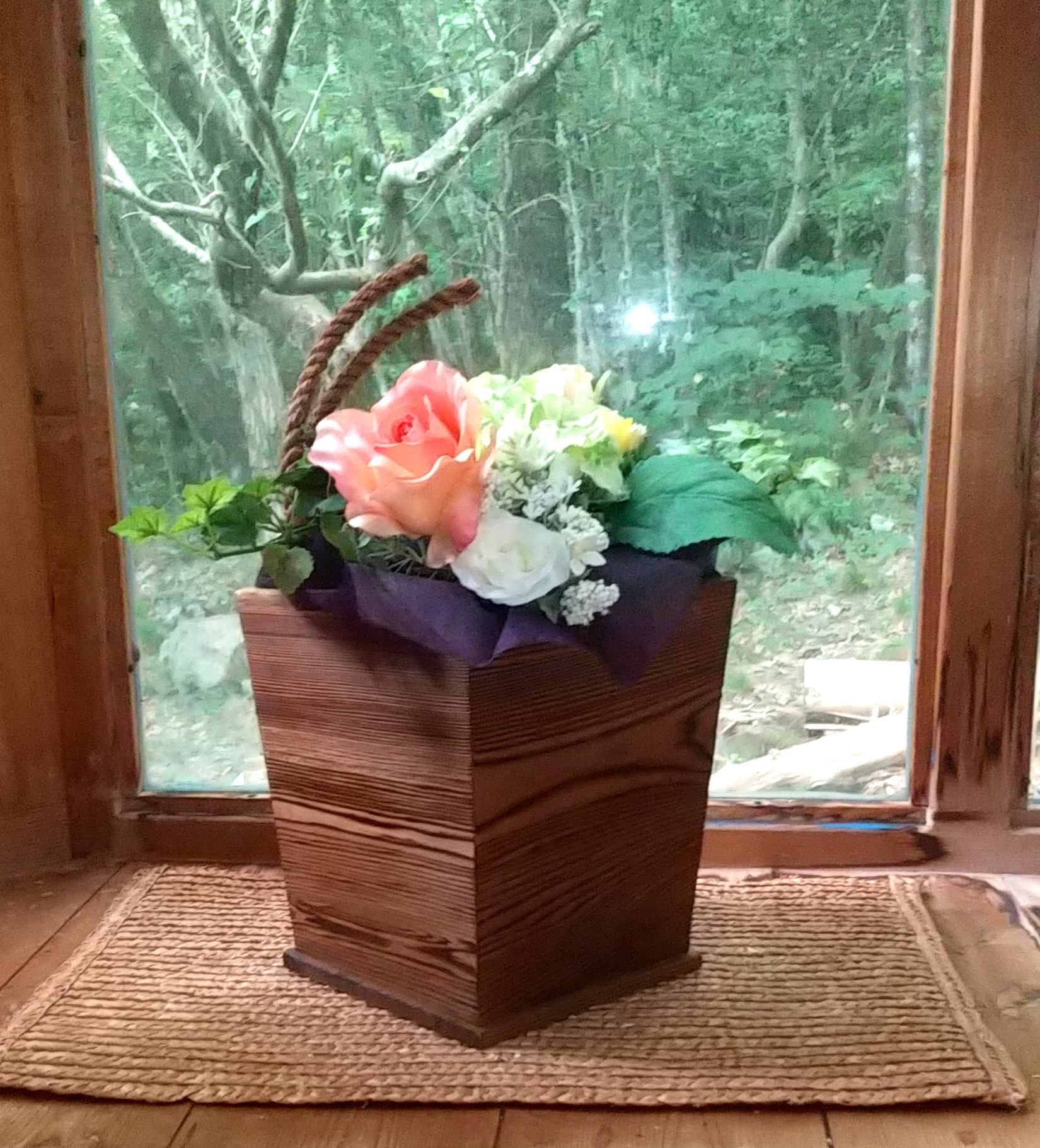 アーティフィシャルフラワー　焼杉「つるべおとし」アレンジ（グリーン系） 6,400円