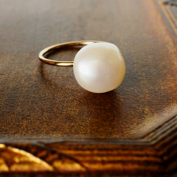 【再販開始】大粒バロックパールの14kgf上品シンプルリング　6月誕生石パール 淡水真珠の指輪 1枚目の画像