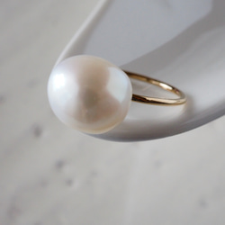 【再販開始】大粒バロックパールの14kgf上品シンプルリング　6月誕生石パール 淡水真珠の指輪 4枚目の画像