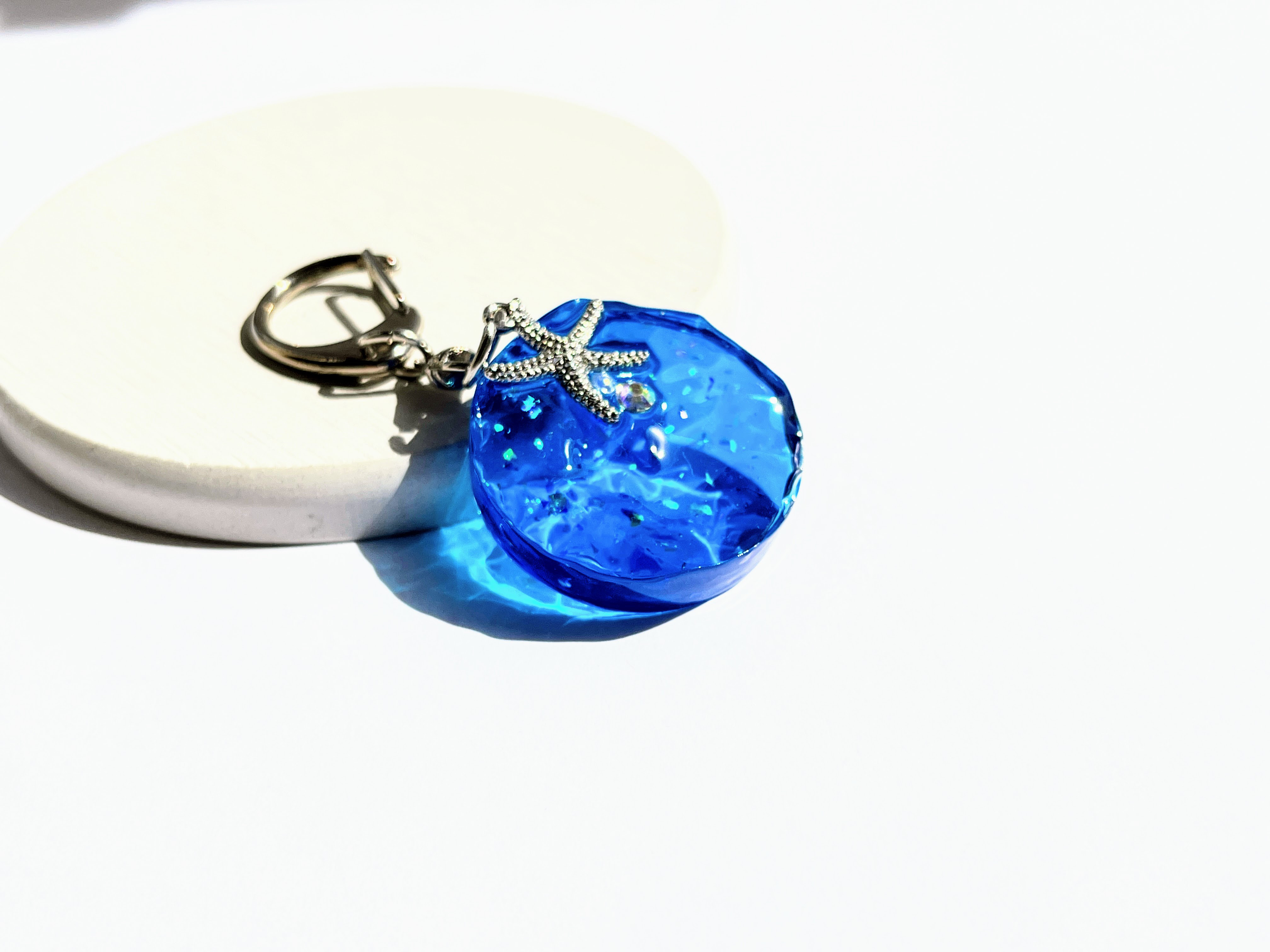 【576】切り取った『海』のチャーム／キーホルダー／レジン