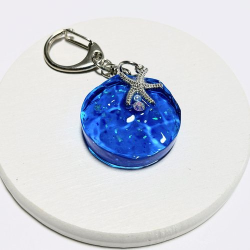 レジンキーホルダー　藍梨様 海とひとで水面キーホルダー / レジン その他アクセサリー 華昇 優羽