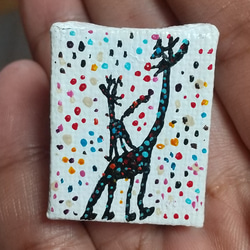 giraffe親子マイクロブローチ 1枚目の画像
