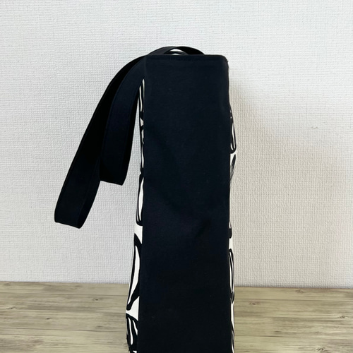 【縦長XLサイズ】クルミの実　モノクロ　縦長トートバッグ　倉敷帆布使用　大きめ 縦長XLサイズ】クルミの実 モノクロ 縦長トートバッグ 倉敷帆布