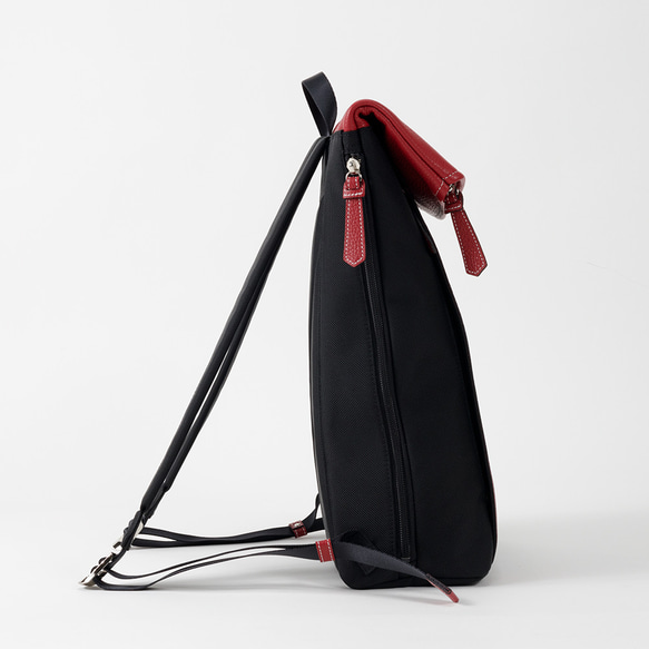 ottorossi 漁網ナイロンリュック　 ブラック×レッド　　　　イタリアンレザーと再生ナイロン使用 