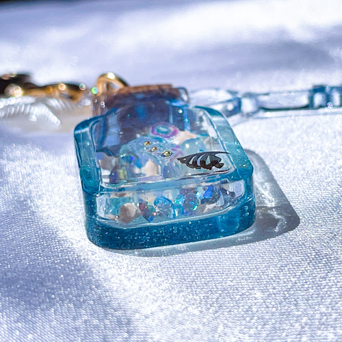 シャカシャカキーホルダー　シンプルな蟹　ブルー 星形シャカシャカレジンキーホルダー(ブルー) - HARUHIKUN'S