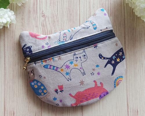 ねこの形のポーチ にゃんこ 猫型ポーチ 薄グレー ポーチ Atelier