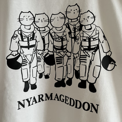 ニャルマゲドン 　クールでかわいい・・・おもしろ猫Tシャツ　プレゼントやギフトにも　メンズ　レディース　ホワイト白 3枚目の画像